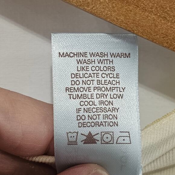 JH Collectibles Women's Large Blue Yellow Flower Button Embellished Loose Fitted - Picture 3 of 7